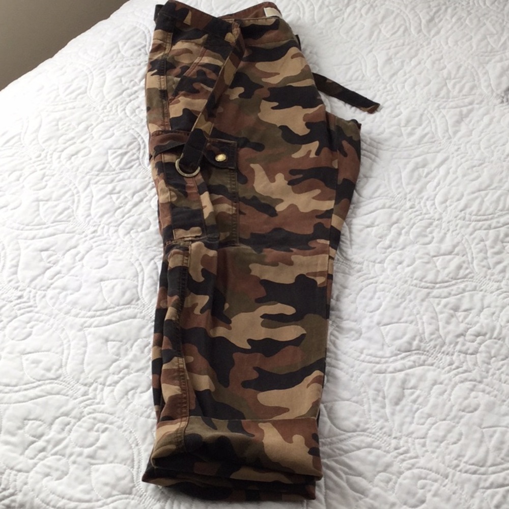 Michael Kors camo Capri pants